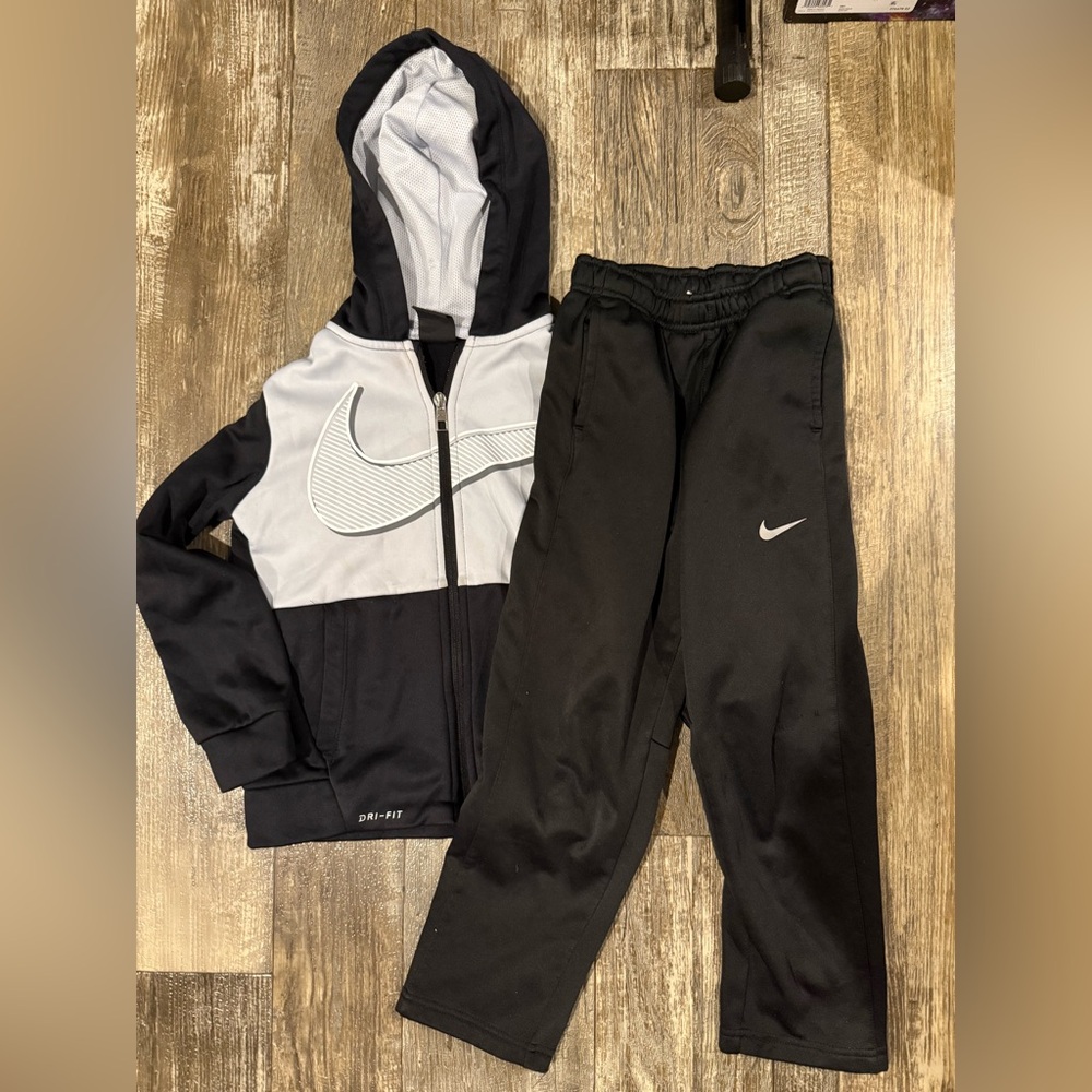 ❌ SOLD🆘‼️ Boys Nike Dri-FIT full-zip hoodie set